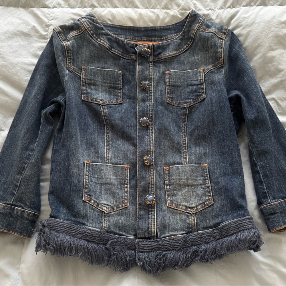 Stylish Fringed Hem Denim Jacket